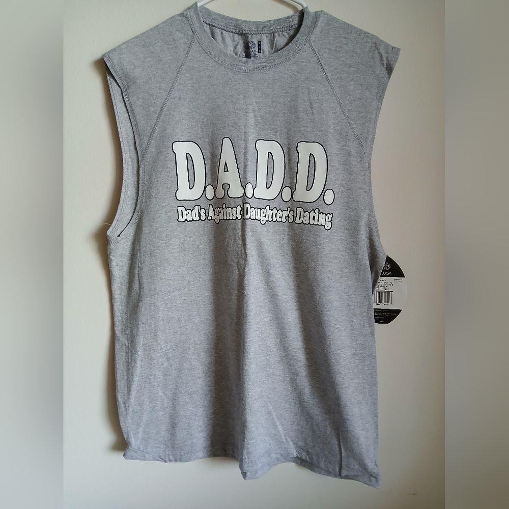 NWT Mens Light Gray “D.A.D.D” Graphic Sleeveless Shooter Shirt